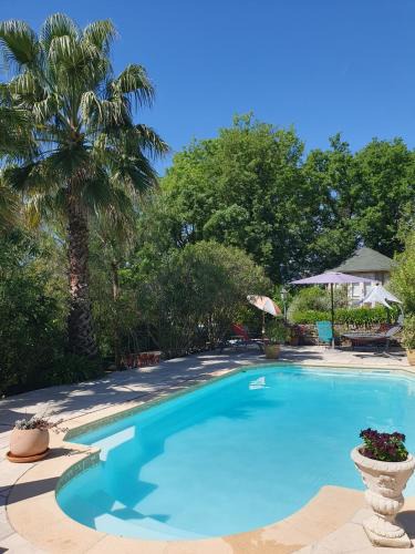 Tourrettes-sur-Loup Apartment | Terrasse, Piscine privée & Charme provençal