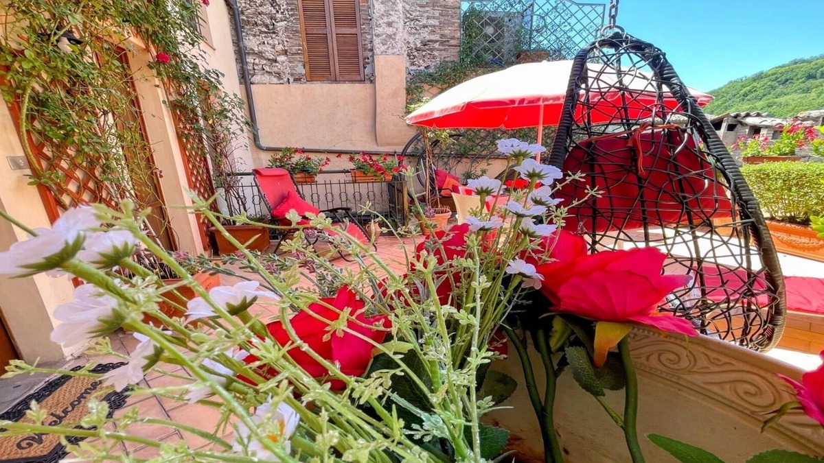 Spoleto Apartment | TERRAZZA BELLA/CAR UNNECESSARY/PEDESTRIAN CENTRAL/SLPS 5/ROME 1 HR
