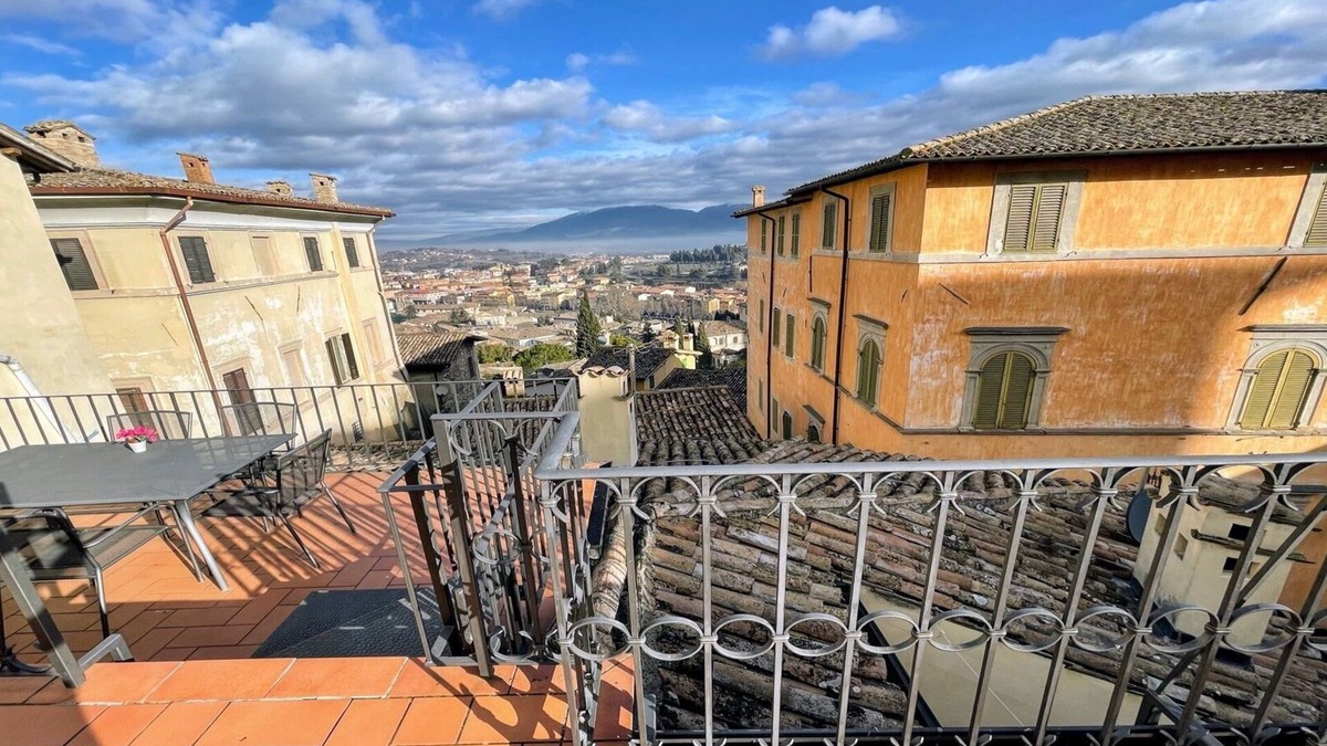 Spoleto Apartment | TERRAZZA DUOMO, SLPS 6, PEDESTRIAN CENTRE, 2 TERRACES + SENSATIONAL VIEWS