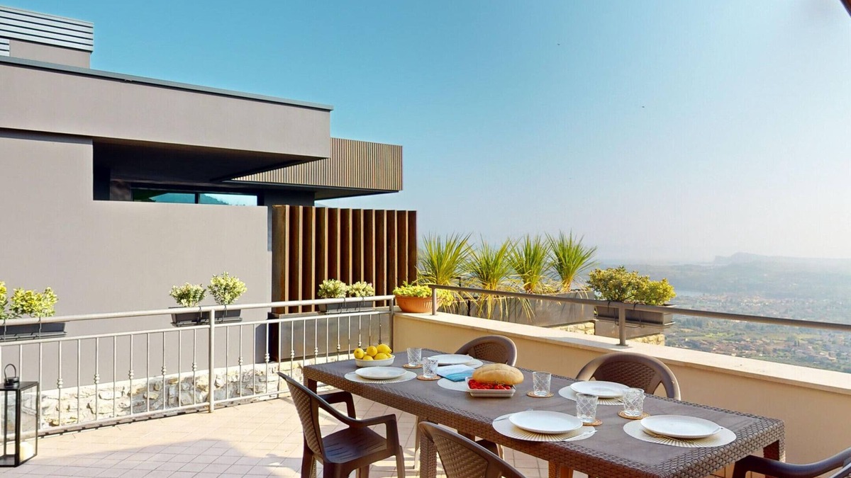 Villanuova sul Clisi Apartment | Terrazza sul Golfo by Bookinggardalake