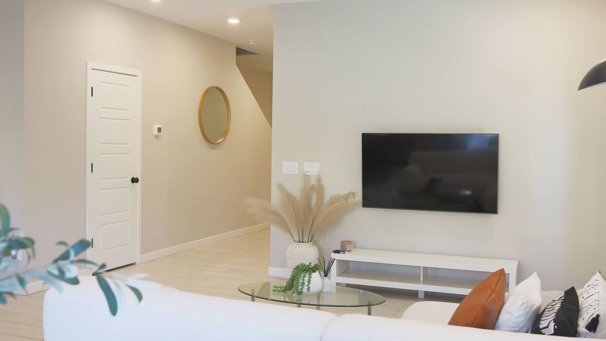 North Mountain House | Terrific 3-bedroom townhome with AC in sunny Phoenix