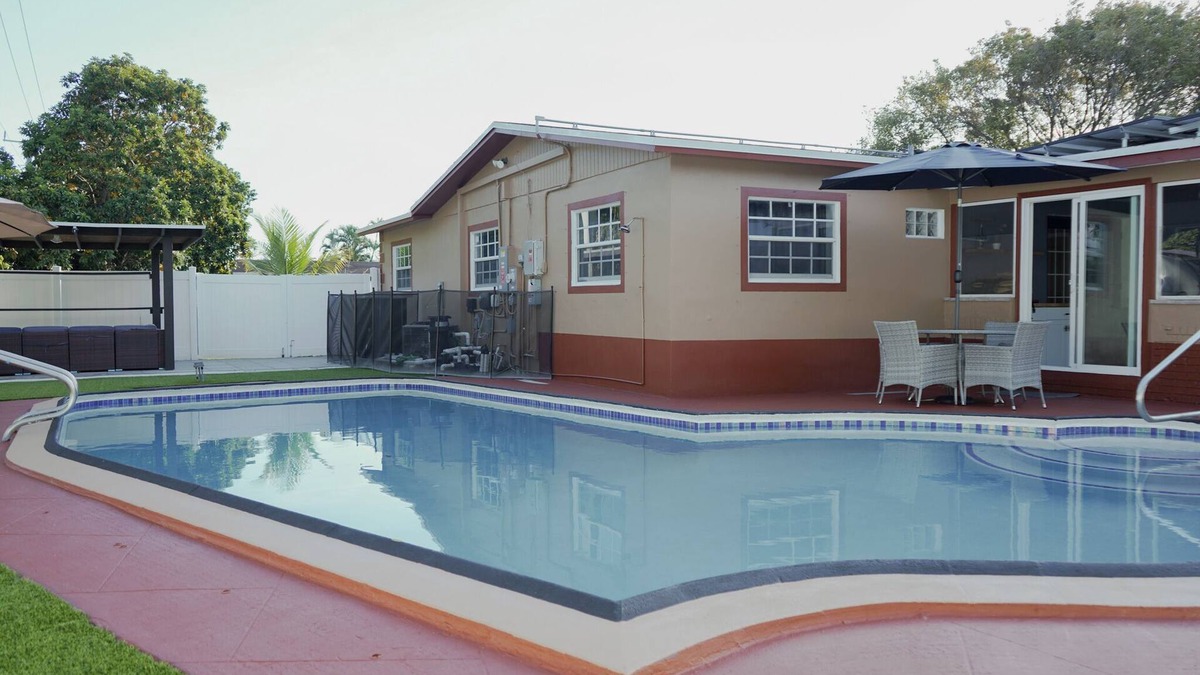 Pompano Beach House | Terrific 4-bedroom house with AC in Deerfield Beach