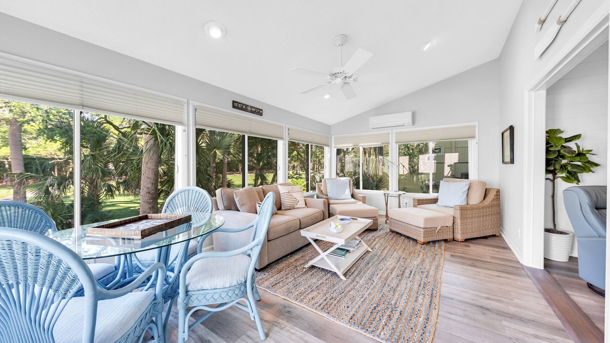Tarpon Pond House | Terrific 4 BR/2BA Tarpon Cottage! Great Location! Amenity Cards!