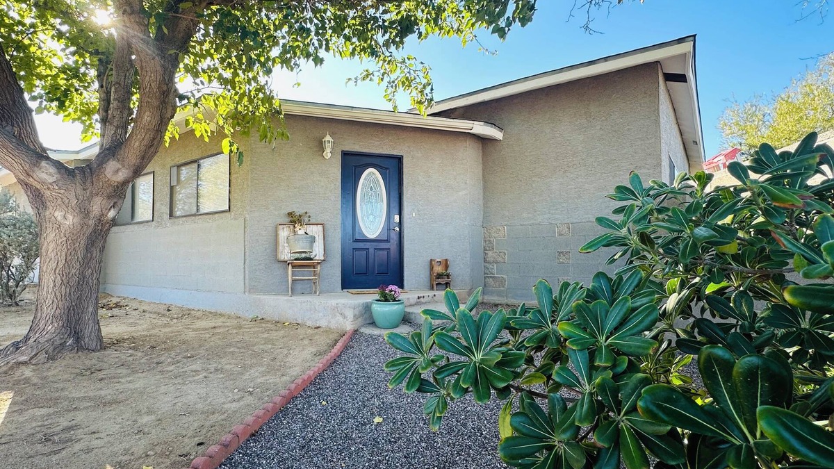 Thatcher House | Terrific, CLEAN 4-bedroom house in Thatcher with WiFi, AC