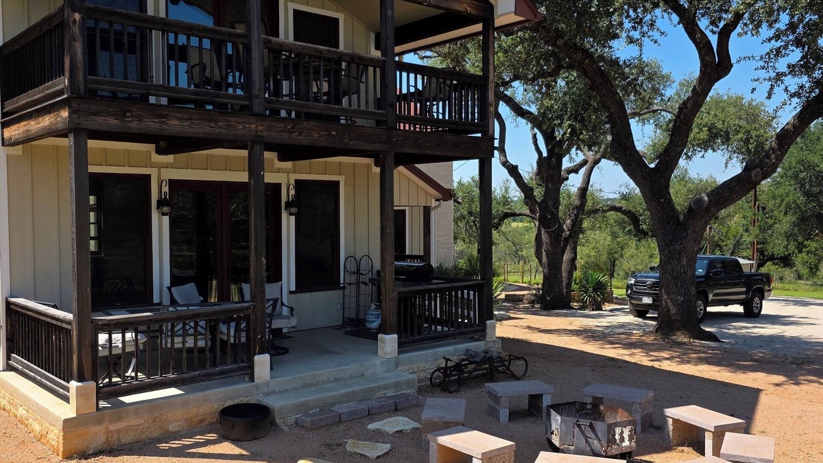 Fredericksburg House | Terrific getaway to the peaceful countryside.