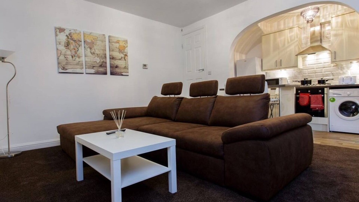 Harehills Apartment | Terrific sleeps 7 close to central Leeds
