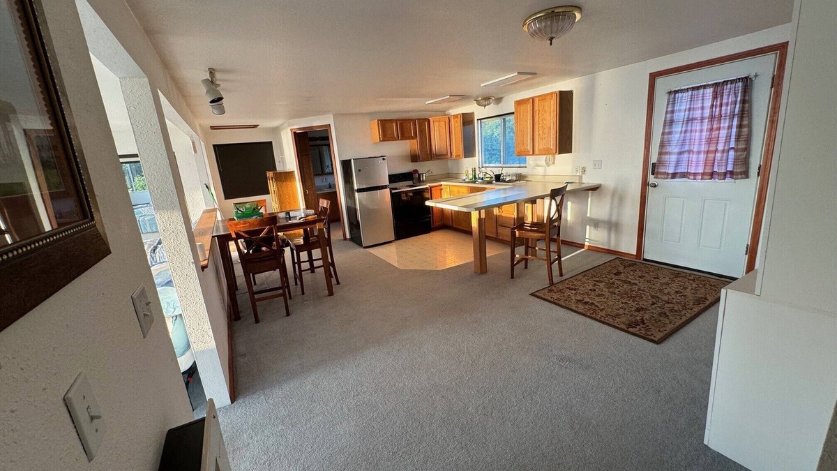 Ninilchik Apartment | Terrific studio apartment in Ninilchik with stunning views.