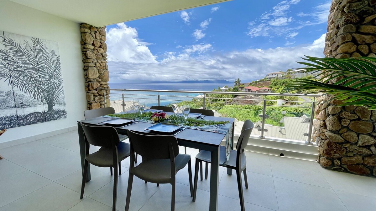 Punaauia Condo | Tetavake Sunset, stunning 2 bedroom condo with Moorea view, pool and WiFi