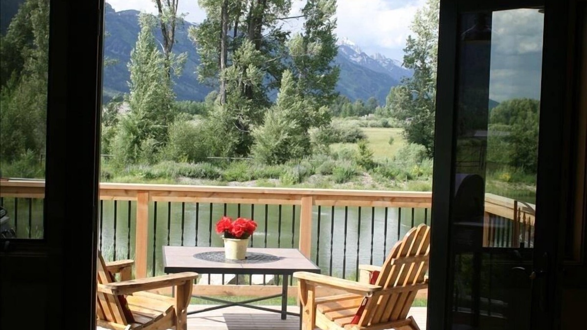 Wilson Cabin | Teton & Pond Views, Horses, Goats, Wildlife; October-November available!