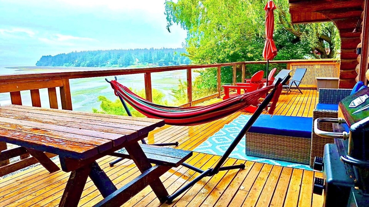 Gillies Bay Cottage | TEXADA'S Stunning Waterfront Cottage - The Beach House Texada!