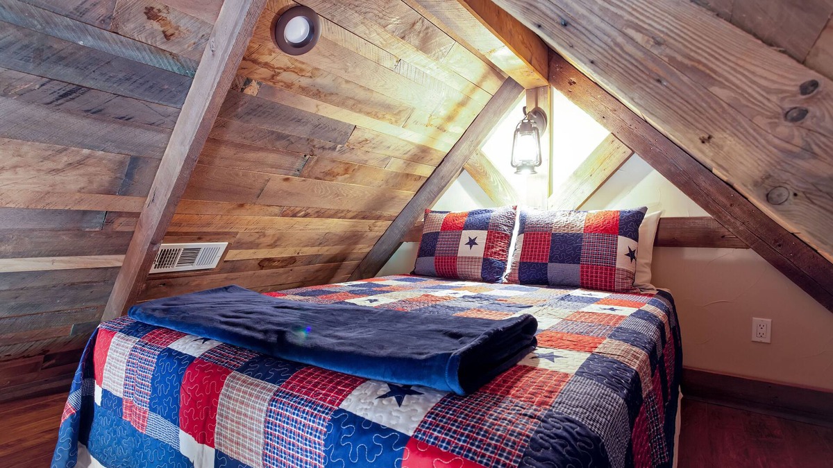 Quinlan Cabin | Texan Cabin - Hill Country Inspired Cabin