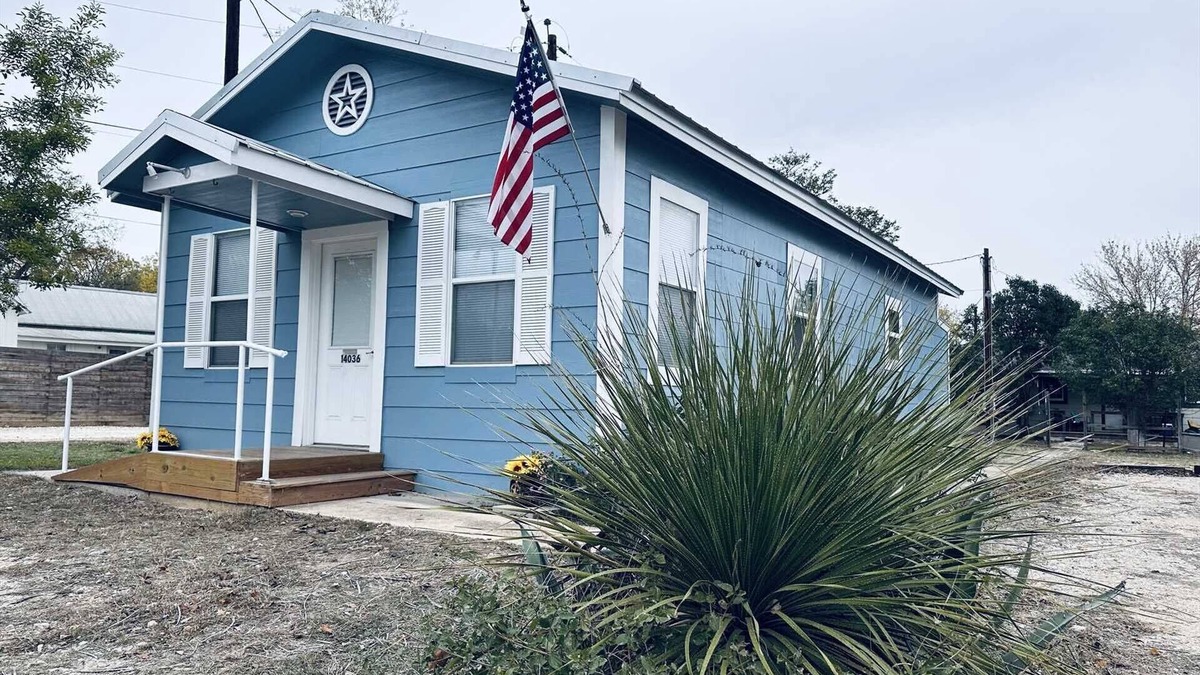 Medina Cabin | Texas Blue Apple Cottage