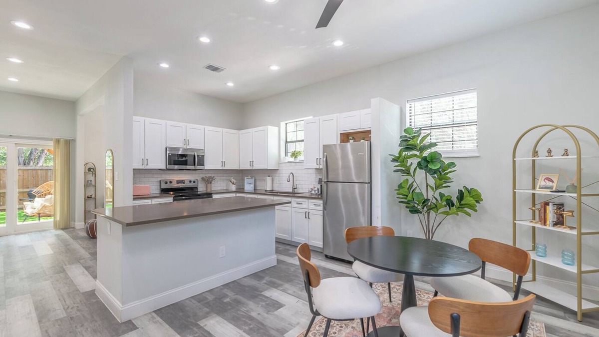 Wetmore House | Texas Casita Retreat Minutes from Six Flags