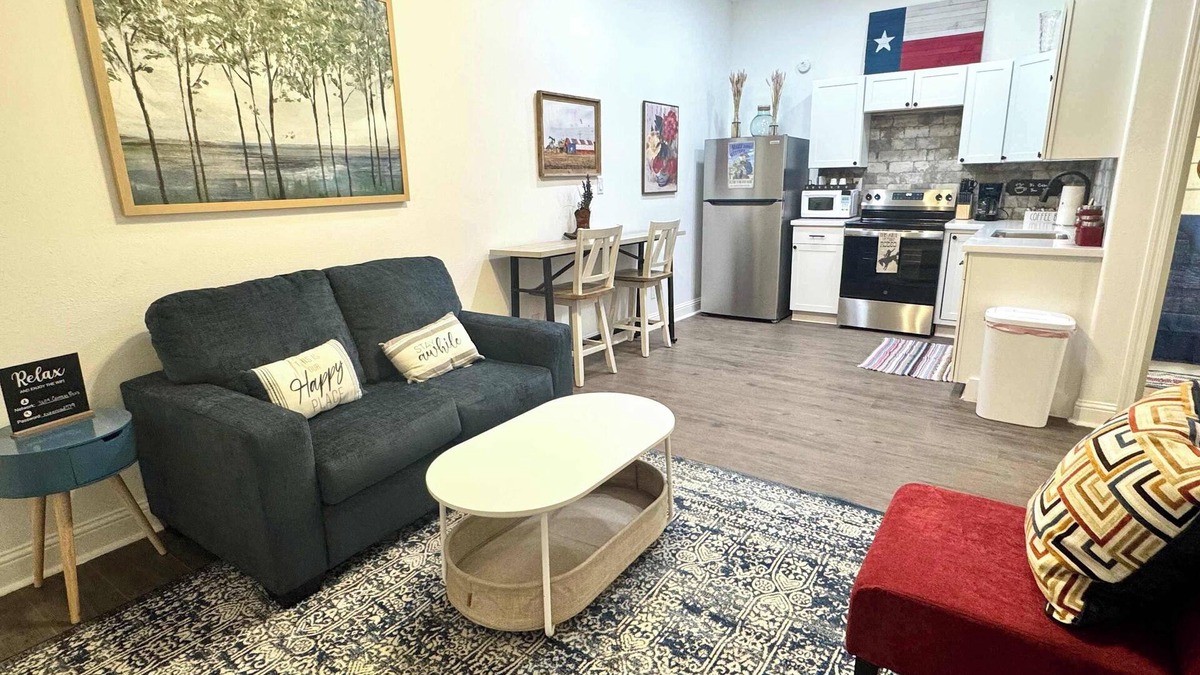 Nederland House | Texas Country 2BR 1BA