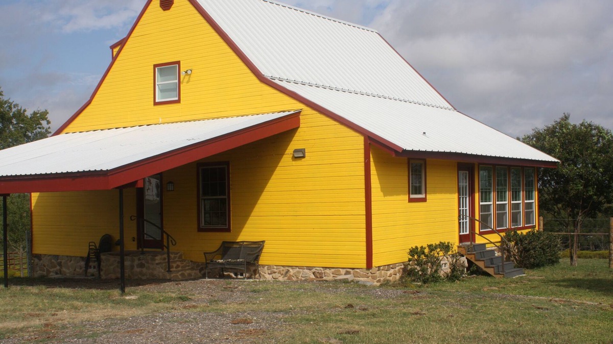 Farmersville House | Texas Country Get Away close to all, pet friendly, enclosed yard,pastures & more