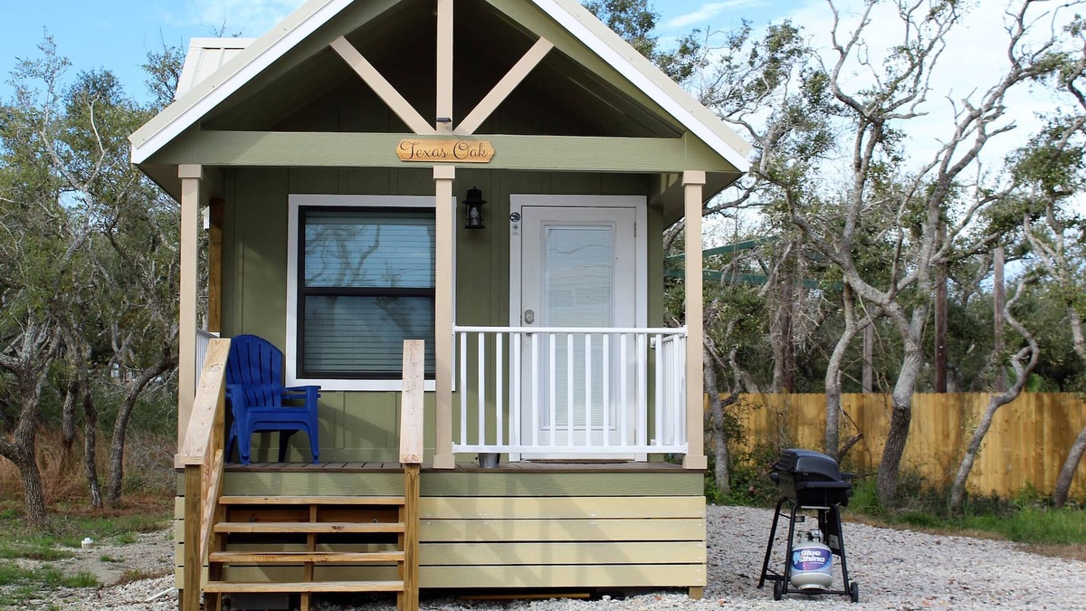 Aransas Pass Cottage | Texas Oak - Beautiful New Tiny Cottage - Perfect Family Getaway