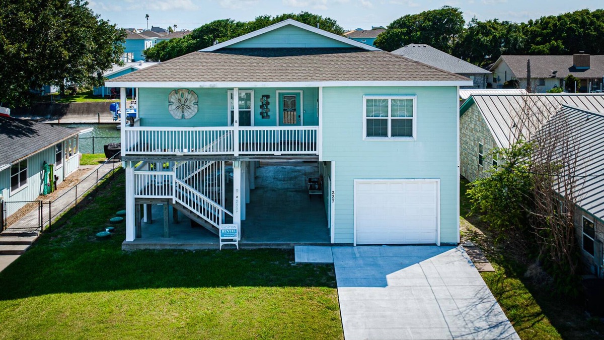 Palm Harbor House | Texas Riviera Canal Waterfront Home - Perfect Beach & Fishing Getaway Location