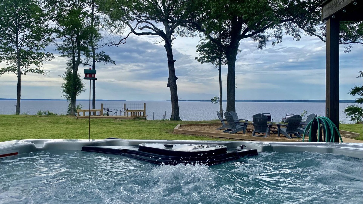 Milam Cabin | Texas Sized, Pet Friendly Barndomnium with Hot Tub Overlooking Toledo Bend Lake!