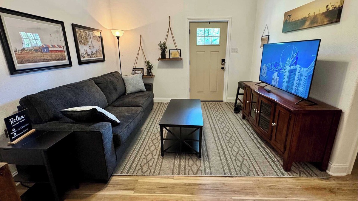 Nederland House | Texas Spindletop 3BR 2BA Home