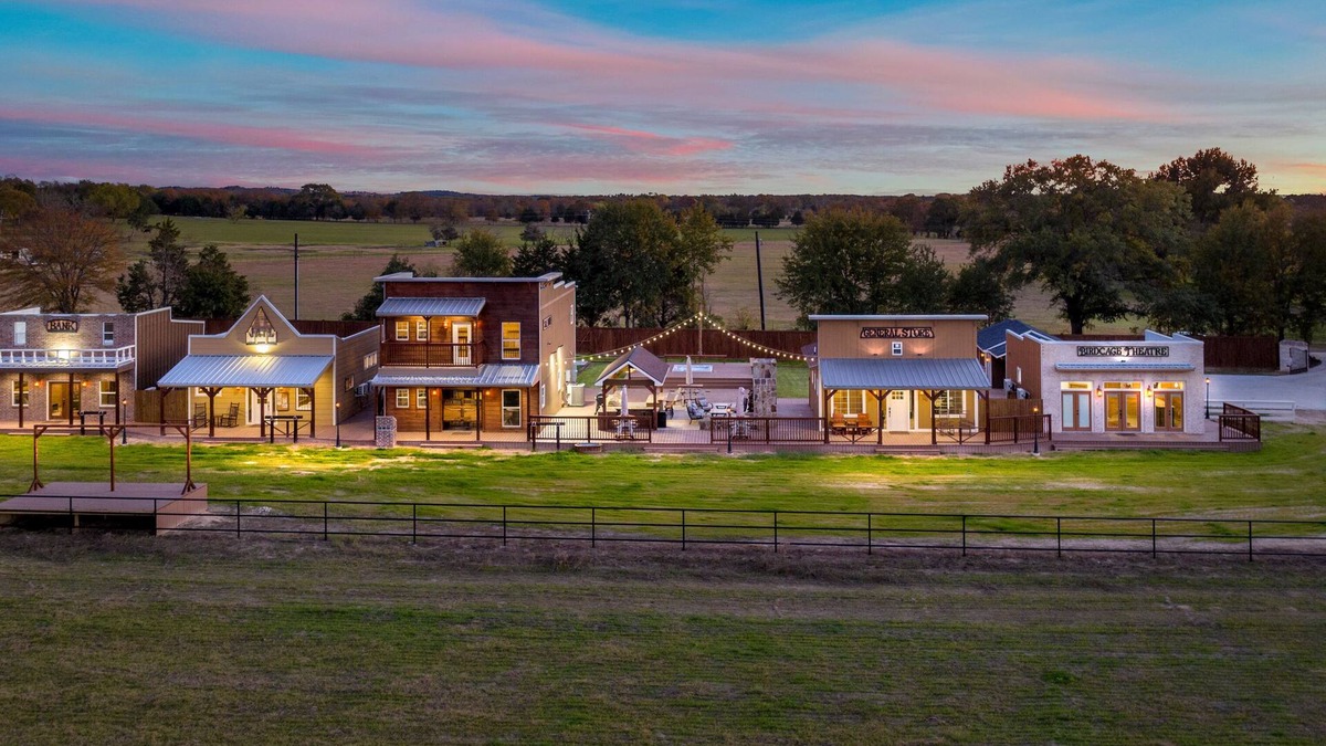 Canton House | Texas Tombstone, your private town