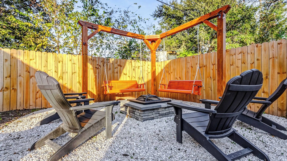 Foster Place House | Texas Two-Step: Near NRG/Full Game Room/Lounge+Fire Pit
