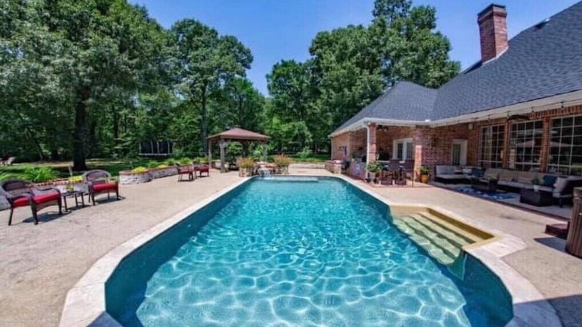 Brookston House | Texas Vacation Home with Infrared Sauna, Hot Tub, and more!