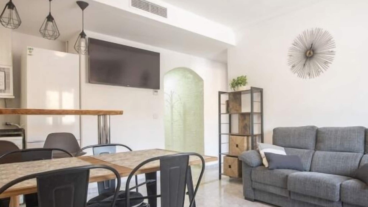 Old Town Apartment | TH134 Apartamento -3 dormitorios-2 baños-AC