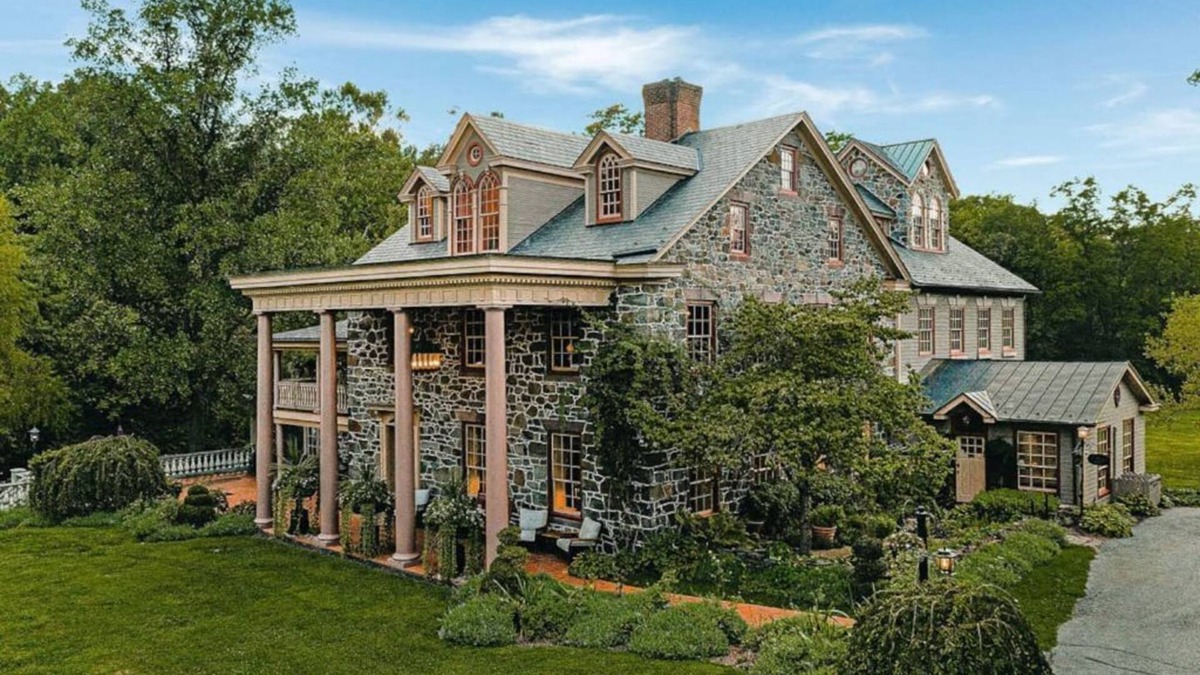 Elizabethtown House | Thaddeus Steven Suite | Moonstone Manor B&B