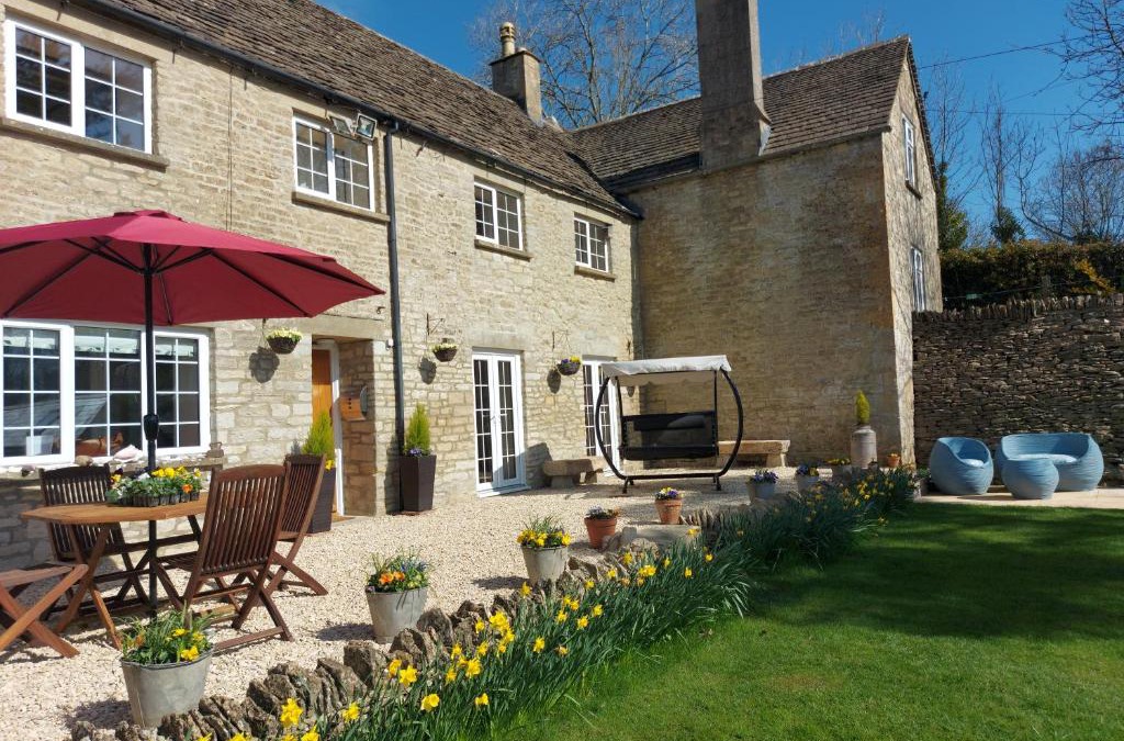 Cirencester House | Thames Head Wharf - Historic Cotswold Cottage with Stunning Countryside Views