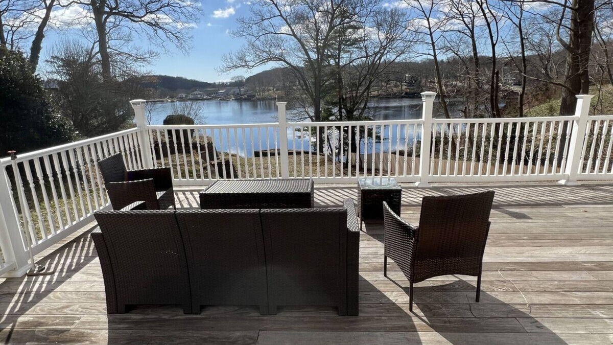 Quaker Hill House | Thames River Retreat · CT College+Casinos+USCGA
