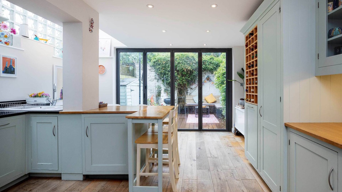 Thamesfield House | Thames-side Retreat, by Veeve
