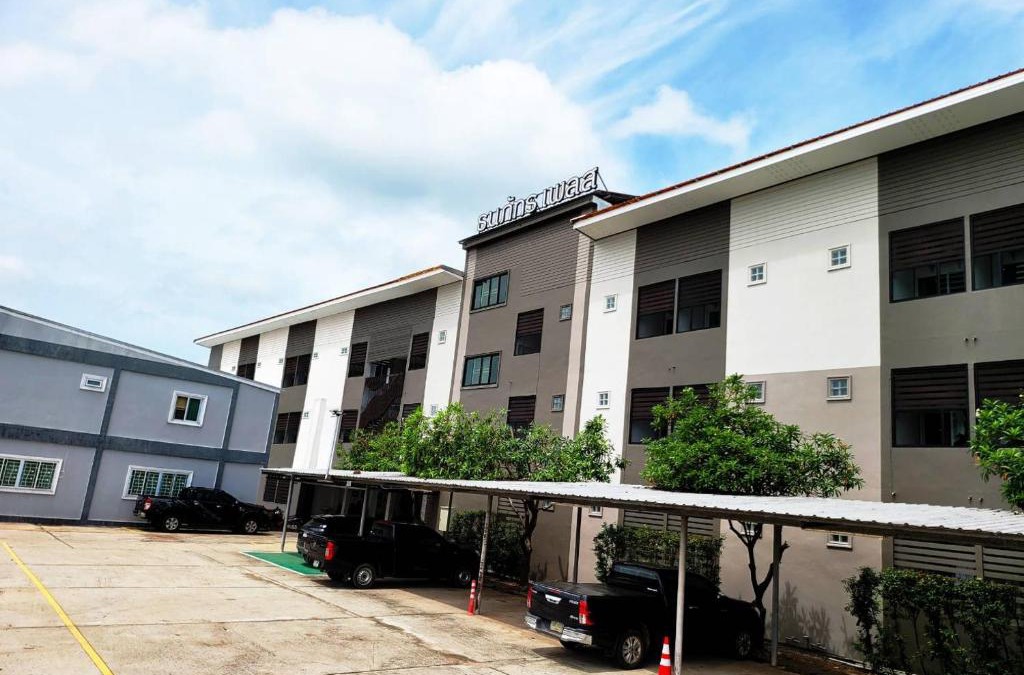 Lam Plai Mat Hotel | Thanaphat place