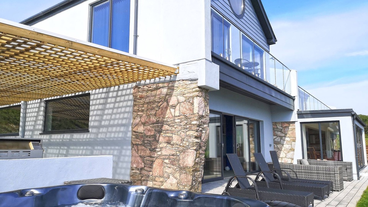 Portwrinkle House | Thanckes House - Amazing views, Hot Tub, Indoor Pool & Outdoor Kitchen