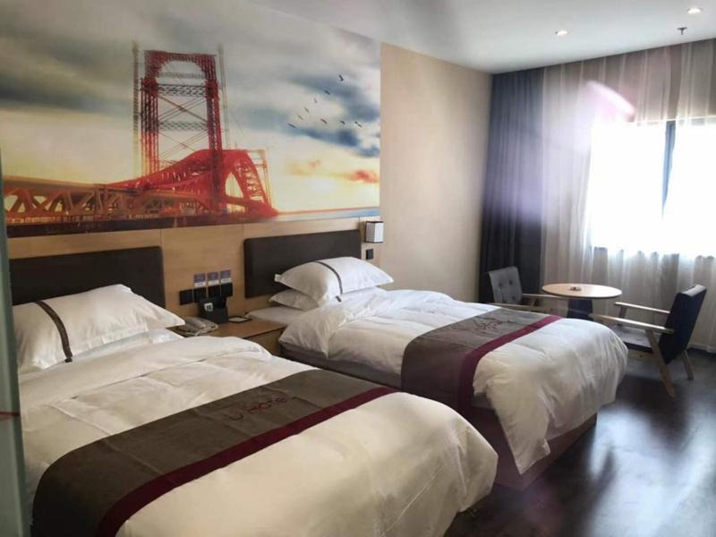 Dalingshan Hotel | Thank Inn Chain Hotel Guangdong Dongguan Daling Mountain Guanchang Road