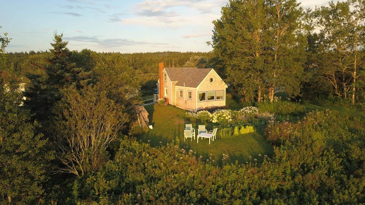 South Addison Cottage | “Thanks for sharing a piece of paradise. Everything was perfect!” D.B. Sept 2024