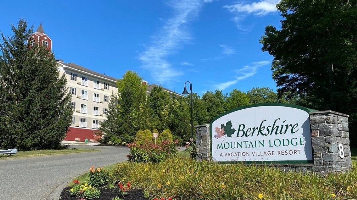 Pittsfield Condo | Thanksgiving in Pittsfield, Mass.- 1 BR 1 Ba. Snow & More! 11/26-11/29/2025