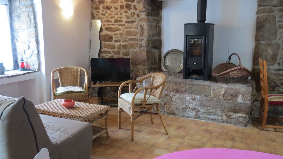 Kervignac House | Thatched cottage in the Kervignac countryside