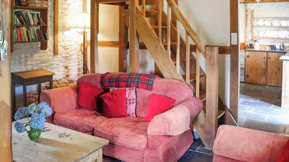 Llanybydder Cottage | Thatched Cottage - UK50261