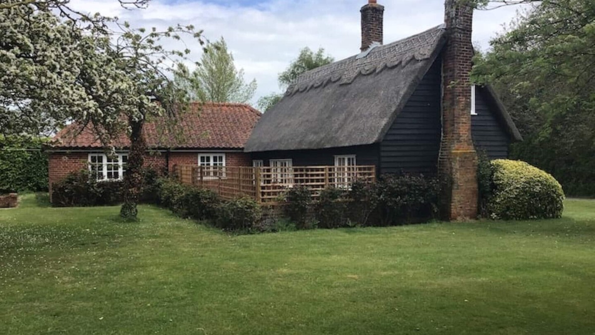 Manningtree Cottage | Thatched cottage, Wix with Hot Tub a secluded countryside location