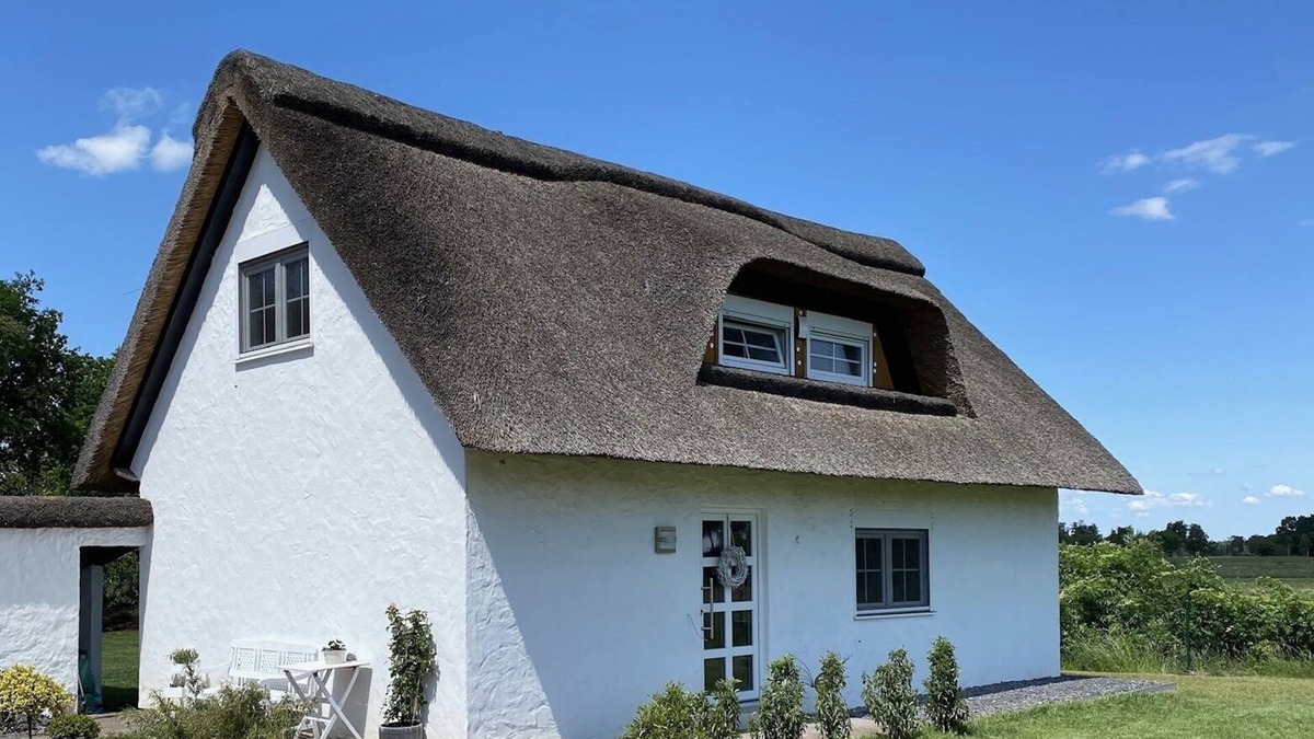 Worpswede House | Thatched cottage with sauna (incl.), terrace, garden in Worpswede