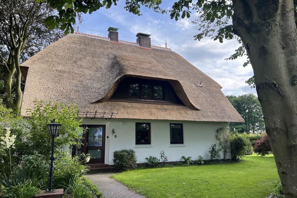 Wiegboldsbur House | Thatched roof country house Wiemershörn