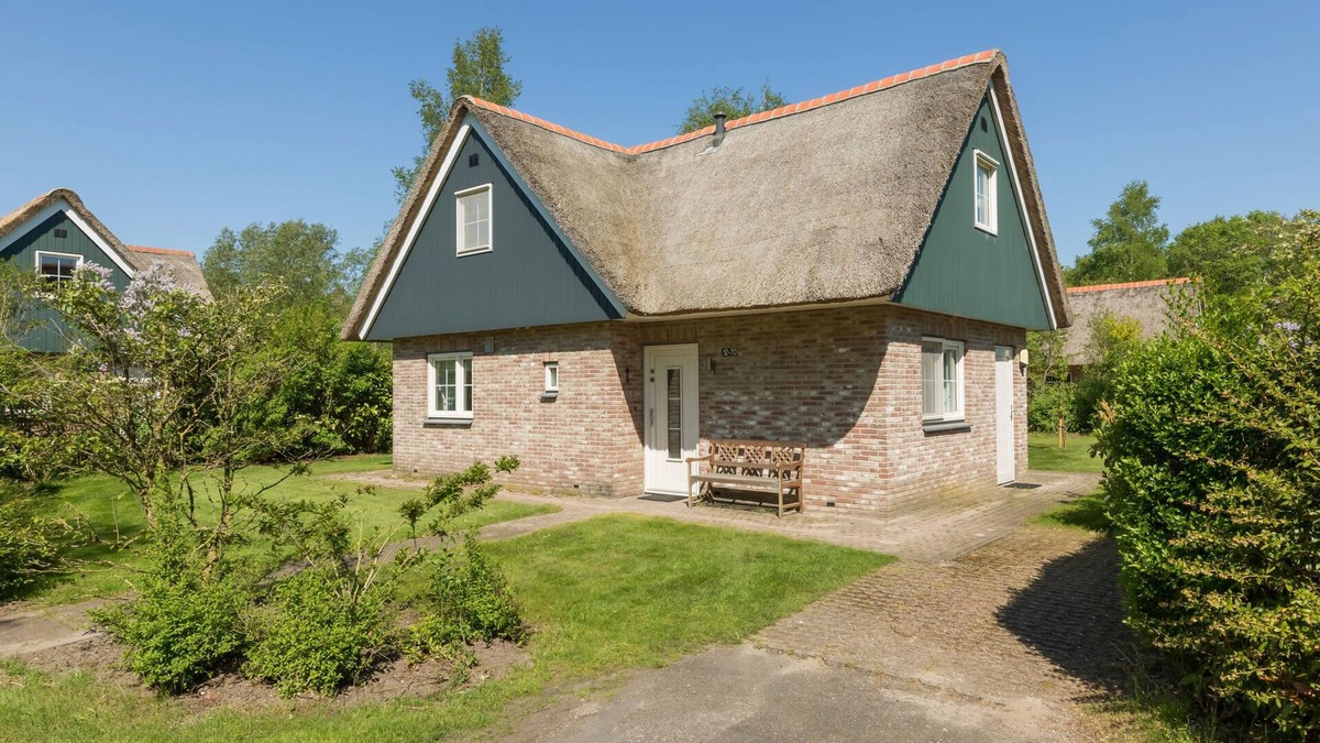 Paasloo House | Thatched Villa in National Park