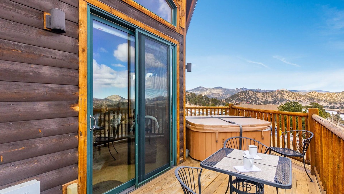Estes Park Condo | Thatchtop Mountain at Mary's Lake w/HOT TUB!