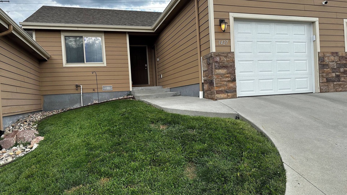 Casper Condo | The 1427 Fairdale by O.C.G.