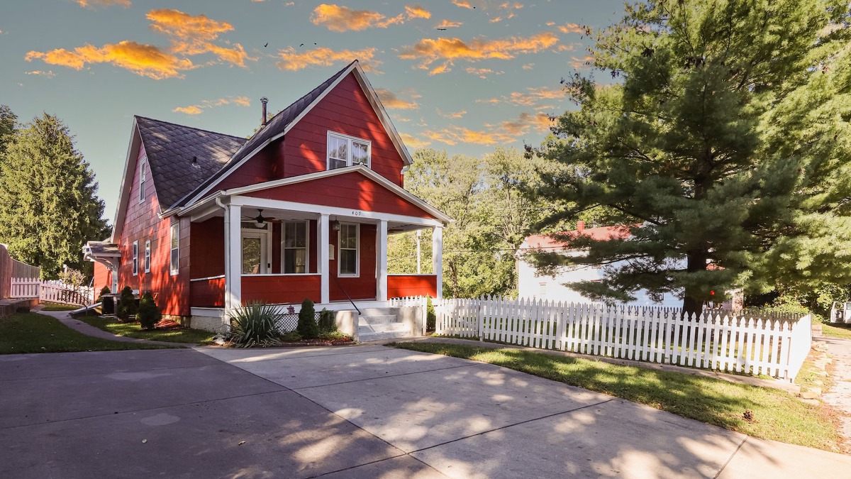 Lake Forest Estates House | The 1801 House: A beautiful historic home in the Ste Genevieve Historic District