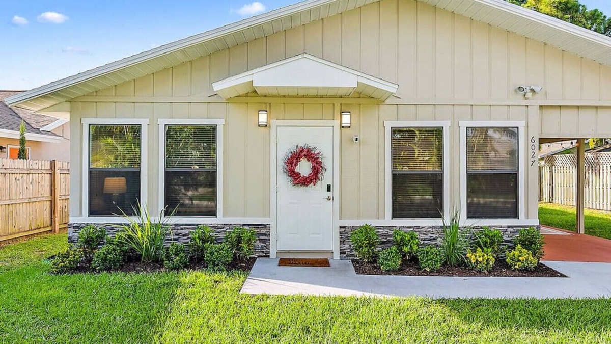 North Palm Beach Heights House | The 19th Hole, Abacoa Golf