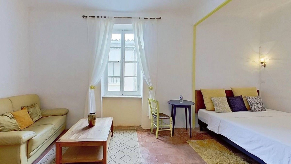 Luc-sur-Orbieu Bed & Breakfast | THE 2 FUNNY BIRDS