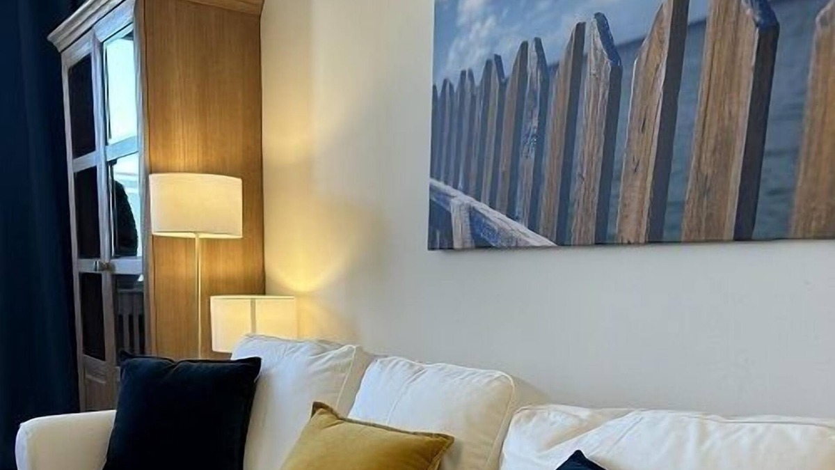 Bramfeld Apartment | The 2-room apartment is bright and lovingly furnished. It is located in our apartment house Haldesdorfer Straße and is 60 m2 big.