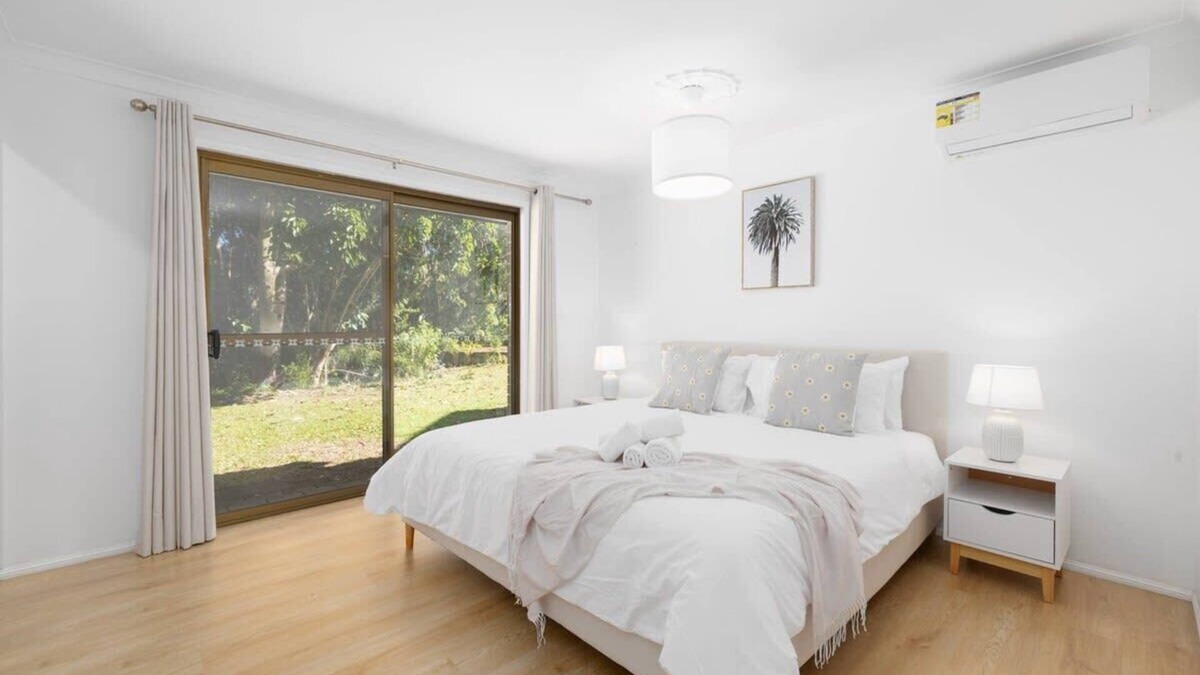 Upper Coomera House | The 2BR Farm Escape, idyllic scenery,peaceful tour