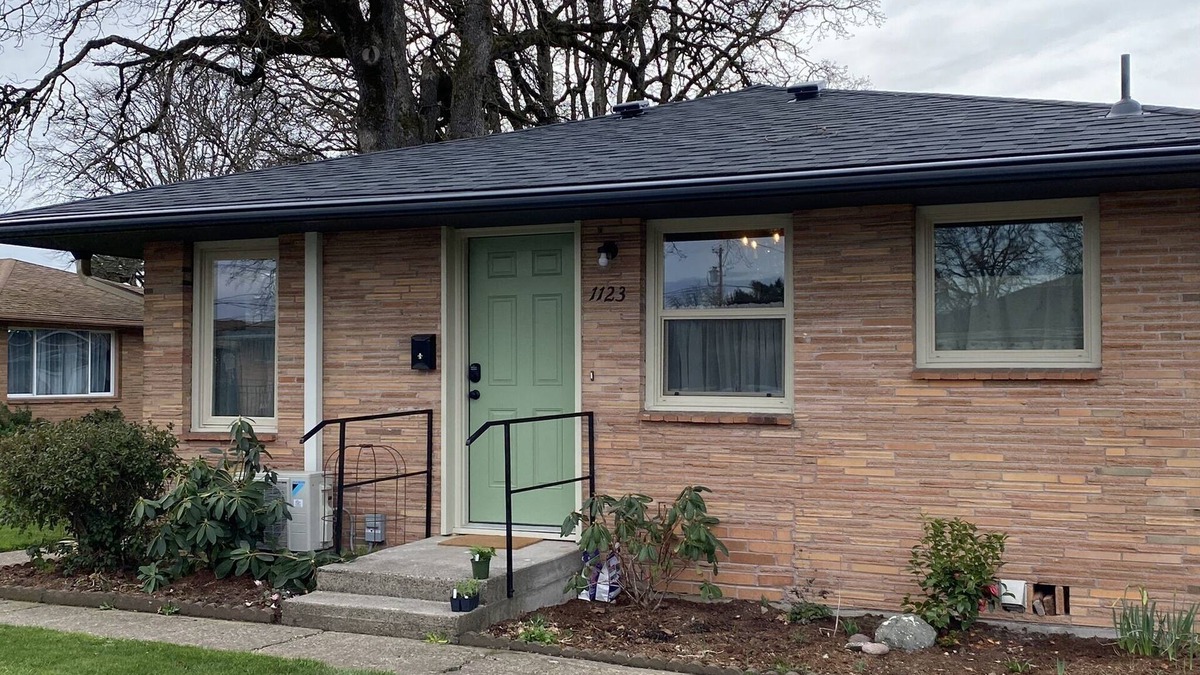 Southeast Salem House | The 3 Oaks @ 1123 17th SE Salem by Salemstays.com